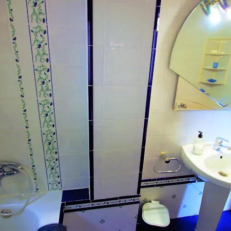 V&V Lloret-Villa Petonet * يوريت دي مار